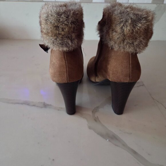 Dana Buchman Suede Ankle Boots Faux Fur 4" High Heels Wood Tone Womens 7M Bootie - Picture 4 of 10